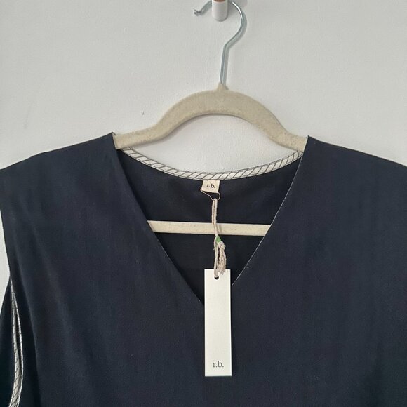 Runaway Bicycle brand V-neck Cotton Dress - Picture 5 of 9